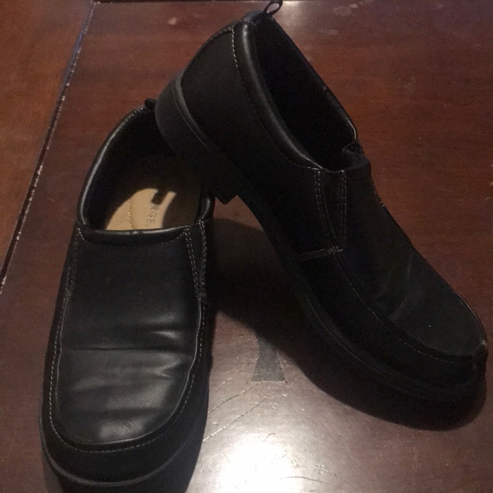 Boys size 6 black dress shoe